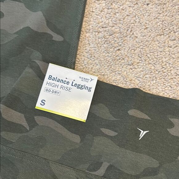 Old Navy Green Camouflage High Rise Leggings - Picture 2 of 4